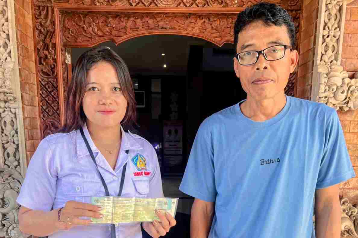 Samsat Masuk Desa Diserbu Warga! Wajib Pajak “Gajah Gemuk” Sibang Gede Bayar Rp17 Juta Usai Disapa Duta Pajak Cantik