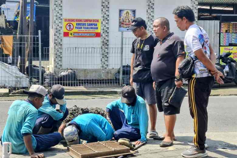 Alarm Banjir Menyala, Ngurah Aryawan Gaspol Bersihkan Got Jelang Penutupan TPA Suwung