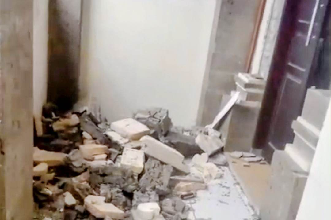 Material Bangunan Gedung Baru di SMAN 4 Denpasar Ambruk, Sejumlah Sepeda Motor Rusak