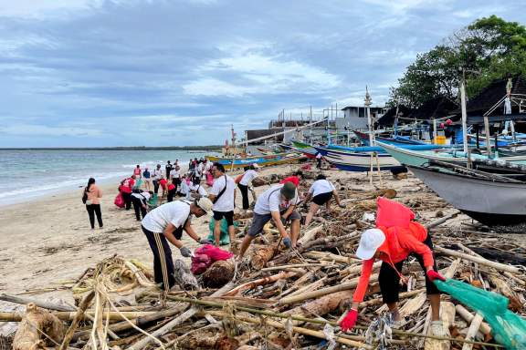 Pantai Kelan Dikepung Sampah, 250 Relawan Soul Action Sikat 945 Kg Limbah Hingga Tuntas ke TP3R