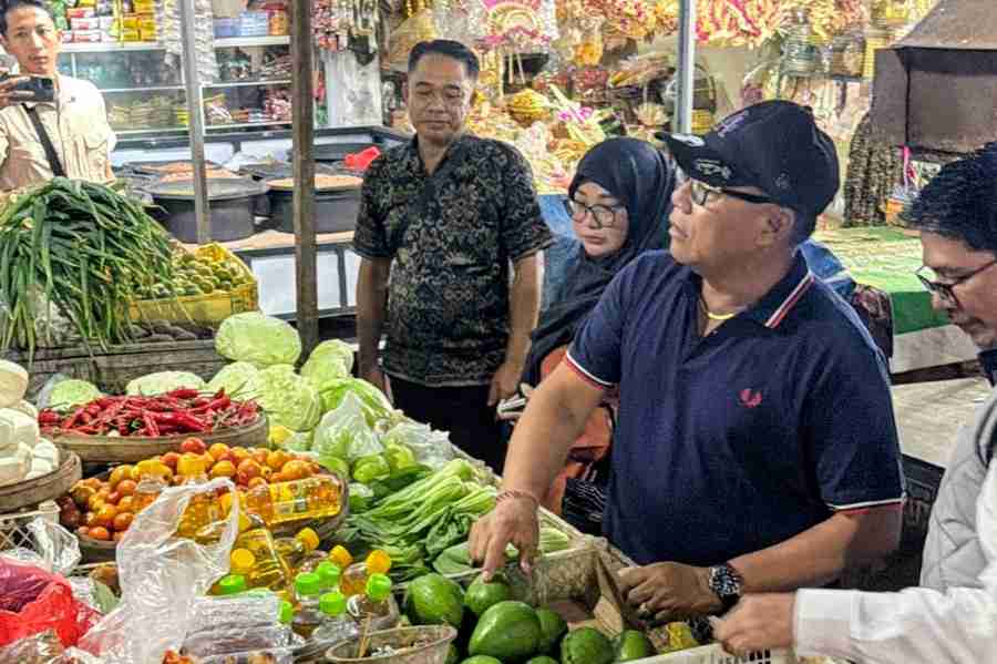 Cabe Tembus Rp105 Ribu Per Kg, Adi Wiryatama Turun Langsung Sidak Pasar Kediri dan Gudang Bulog