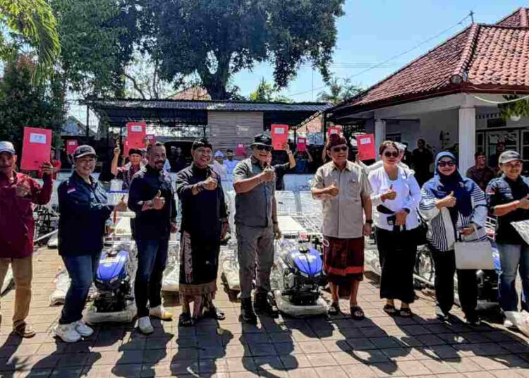 Adi Wiryatama Gelontor Bantuan Petani di Buleleng Rp3,49 Miliar